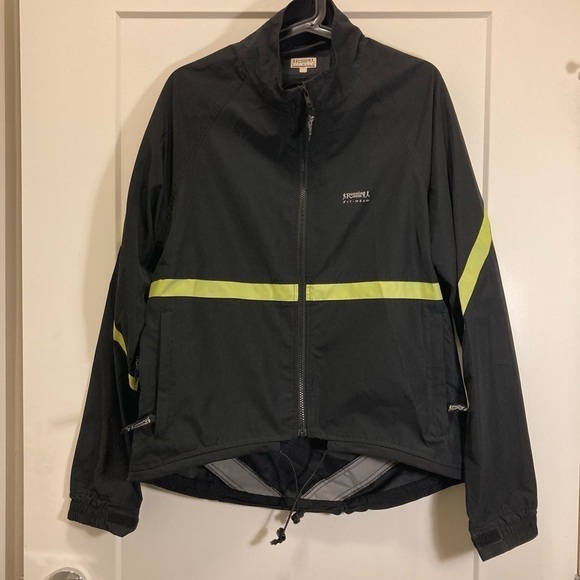 the running room Jackets & Blazers - THE RUNNING ROOM Sz S Reflective Band High Low Hem Light Jacket Unisex